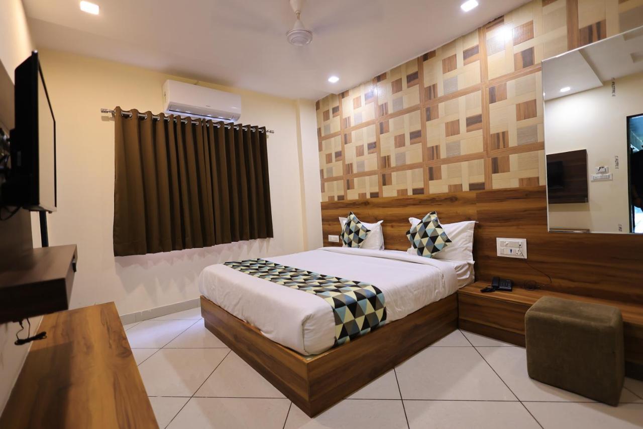 Maruti Group Of Hotels - Shri Naman Nāthdwāra Exterior foto